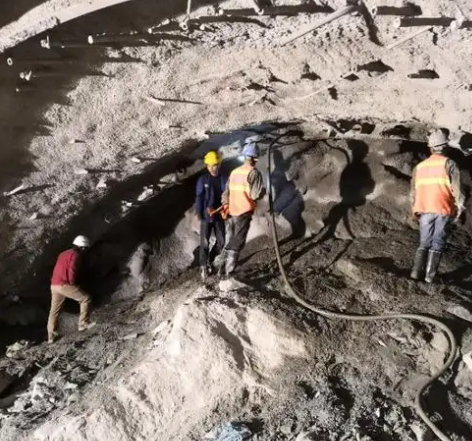 内丘拱顶带模注浆料的施工流程及注意事项